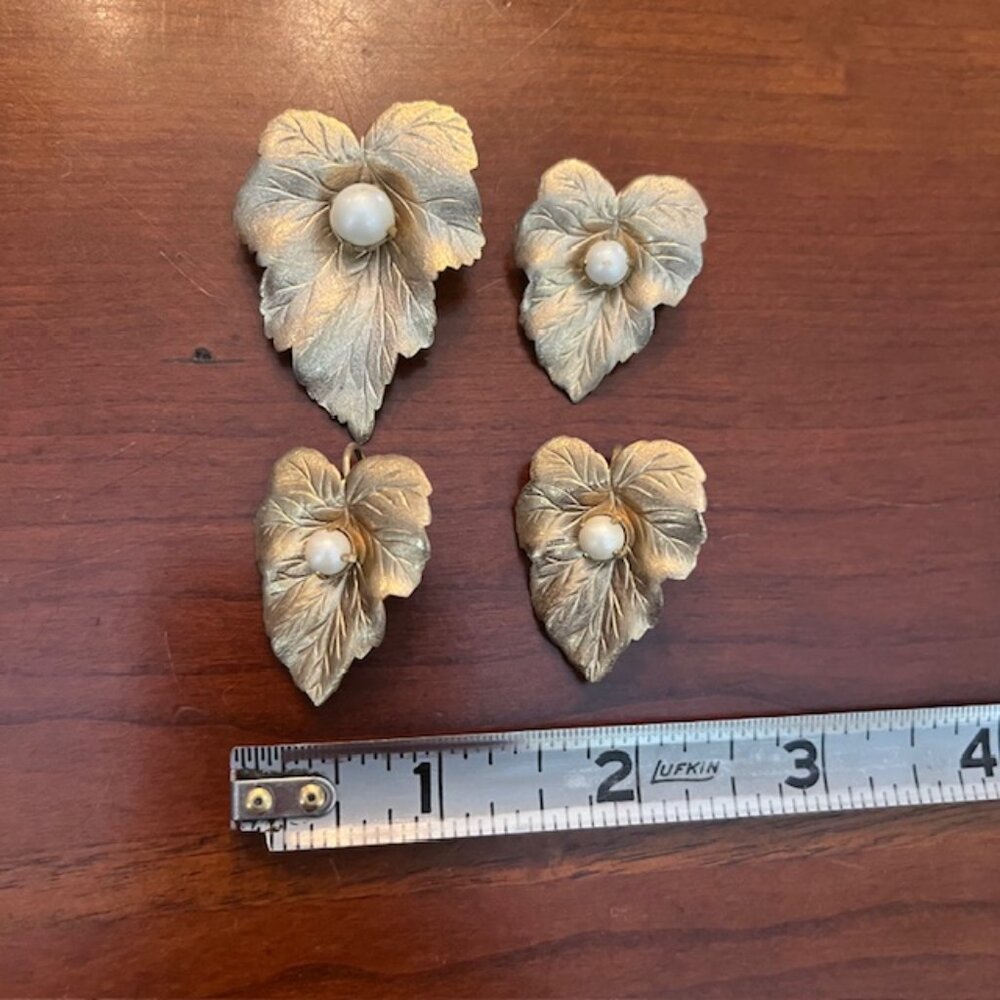 Vintage Sarah Coventry Gold Tone Faux Pearl Leaf Brooches and Earrings - Picture 6 of 8